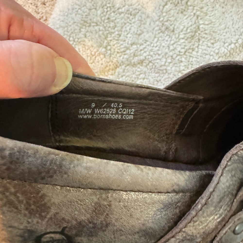 Born , size 9 , heeled loafer . - Picture 7 of 7